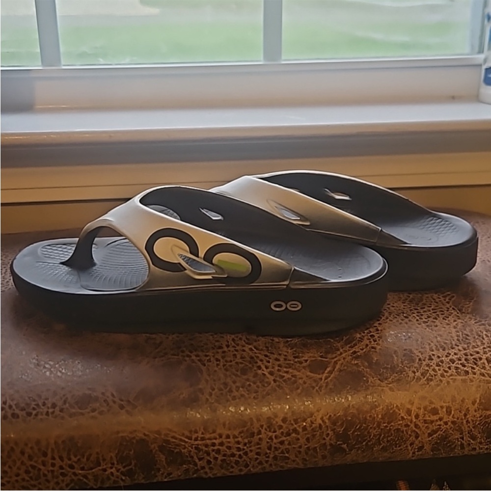 Oofos Flip Flops